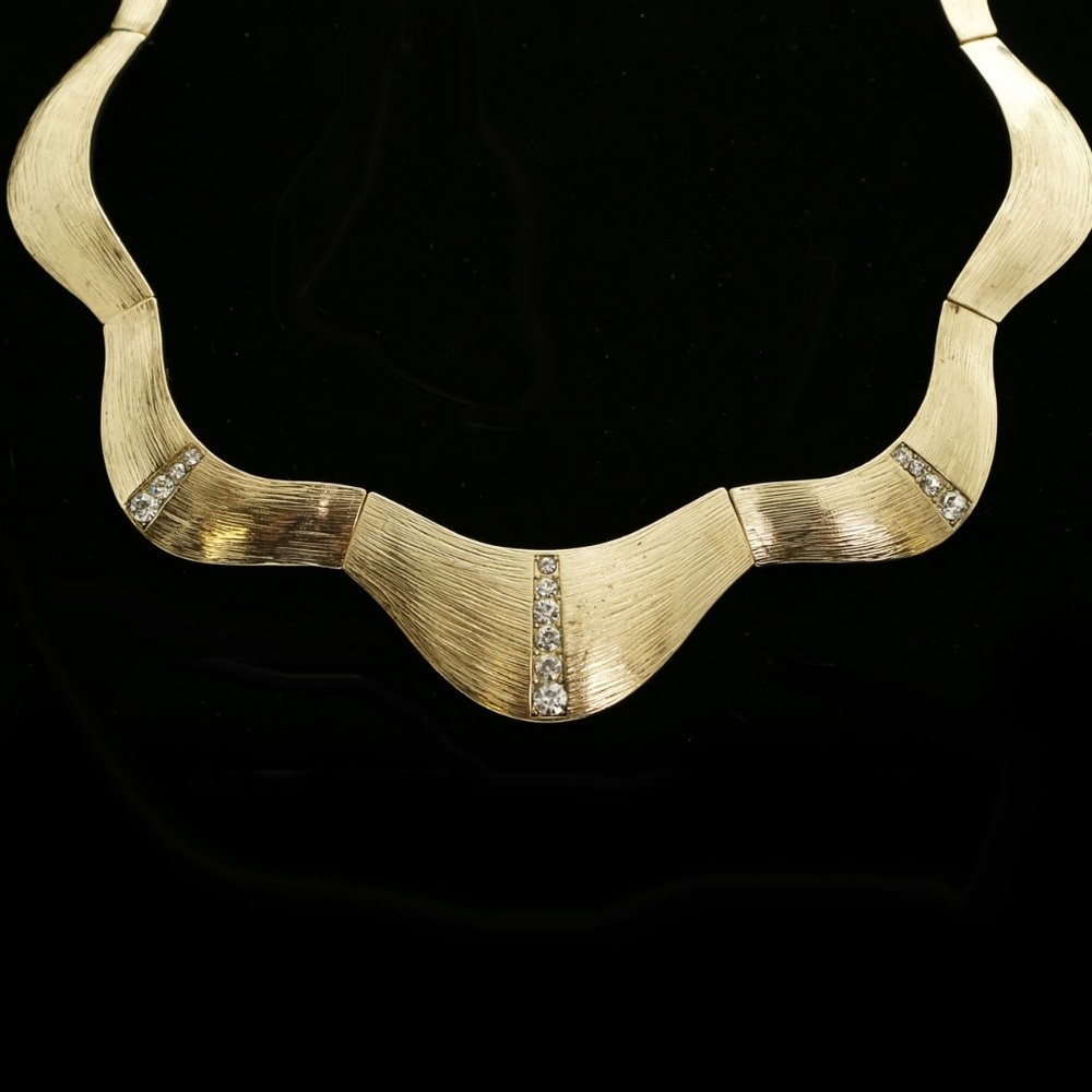 Luxury Crystal Necklace Gold NWOT - Picture 2 of 3